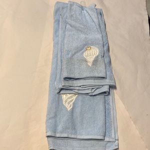 🌺Vintage3piece fine fashion towels blue applicant seashell set new old stock